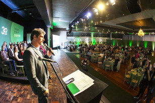 Doctor Clin celebra 30 anos com lançamento de livro que homenageia histórias de clientes, médicos e colaboradores