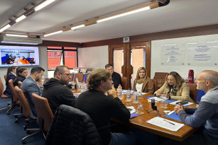 BRDE apresenta oportunidades de fomento à inovação em reunião mensal