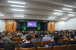 Aula inaugural de especialização debate saúde mental no trabalho