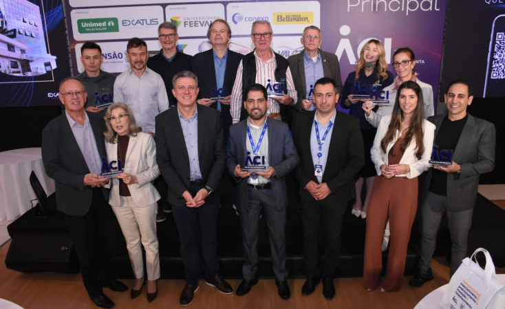 Associados aniversariantes recebem homenagem
