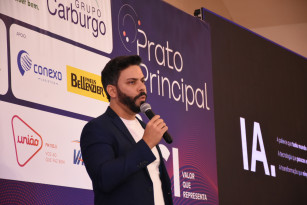 ‘Excesso de conteúdo torna a atenção o recurso mais escasso do planeta’, diz palestrante