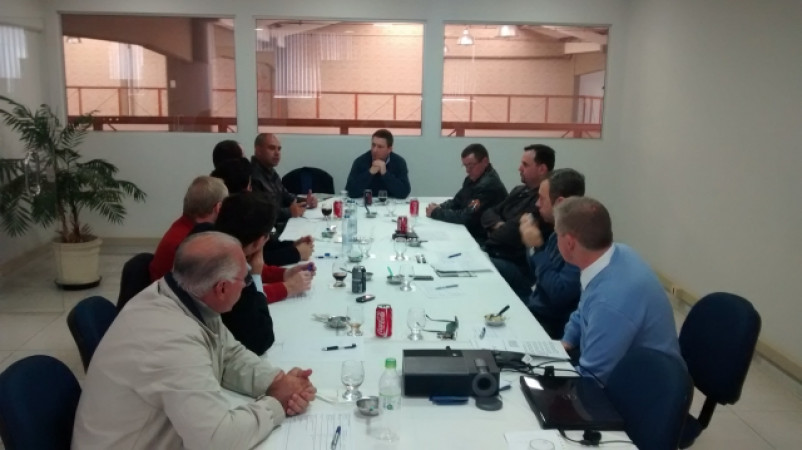 Regional ACI Estância Velha e órgãos de segurança reunidos para debater o assunto