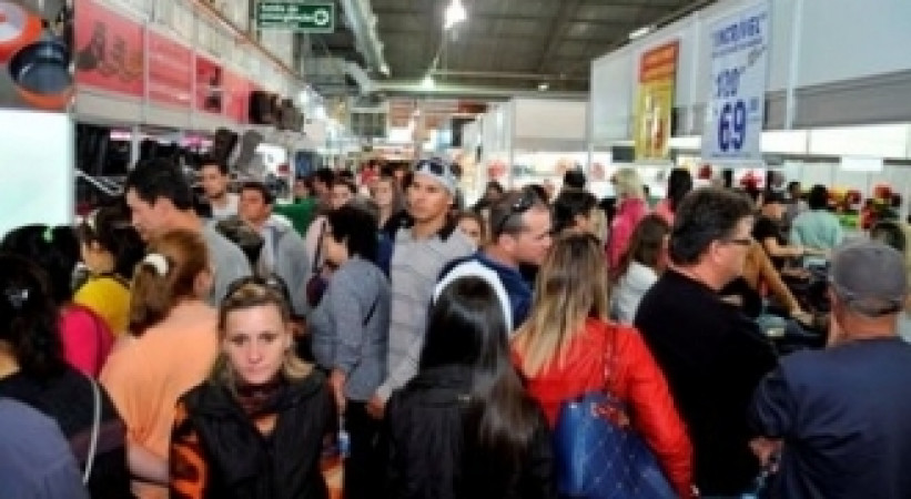 Feira da Loucura por Sapatos vai movimentar os pavilhões da Fenac