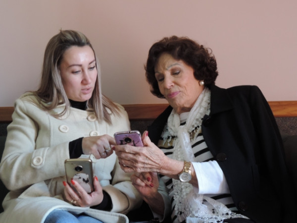 Celular para navegar na internet? Todo mundo pode aprender!