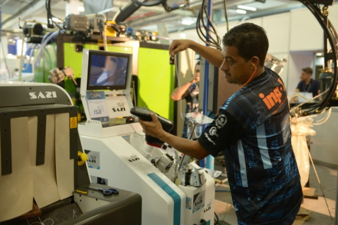 Fábrica Conceito apresenta inovação e tecnologia na produção calçadista durante a Fimec