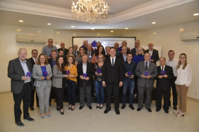 Associadas são homenageadas durante reunião-almoço