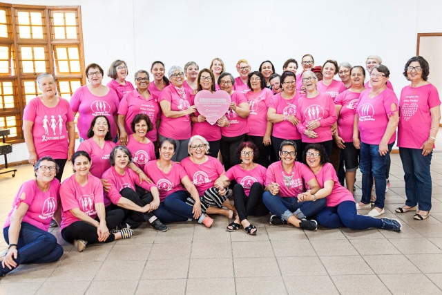 No mês do Outubro Rosa, Doctor Clin fez doação de mamografias ao Grupo Amigas de Mãos Dadas