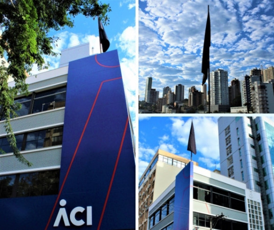 A bandeira preta está hasteada na ACI