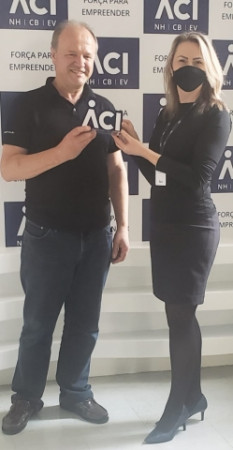 ACI entrega homenagem pelos 25 anos da Di Mosaico Materiais de Construção