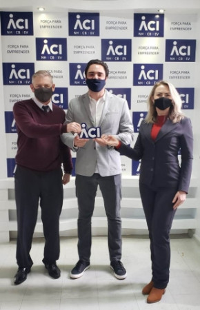 ACI entrega homenagem pelos 20 anos da Nóia Alimentos