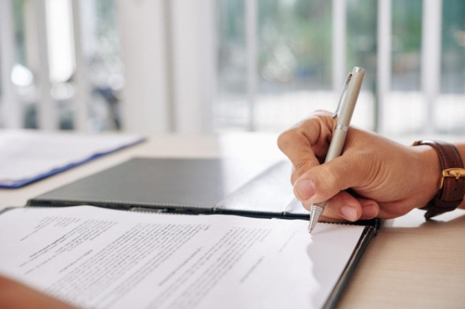 Conheça a diferença entre tradução juramentada e tradução simples