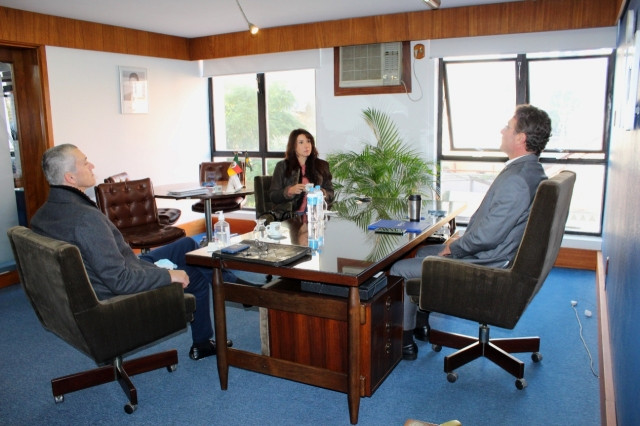 ACI recebe visita da Comandante Nádia