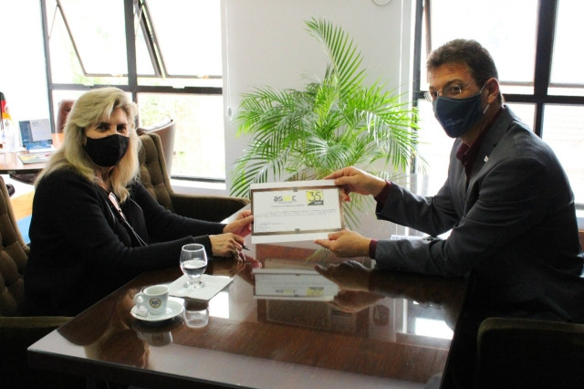 Pensando Novo Hamburgo e ASAEC entregam certificados à ACI