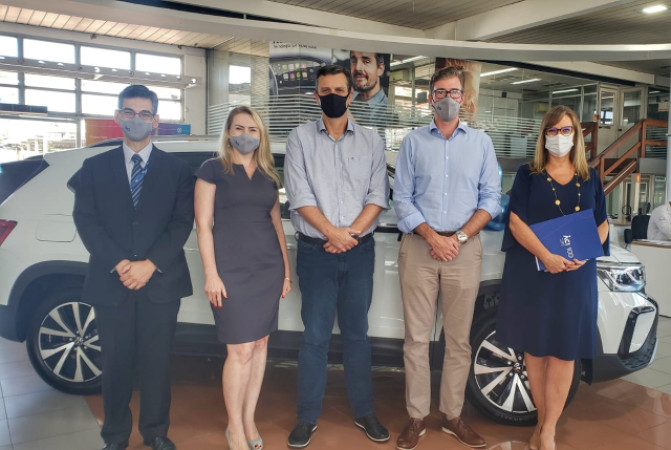 Dirigentes da ACI visitam a Carburgo Veículos