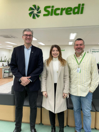 Presidente da ACI visita agência do Sicredi em Dois Irmãos