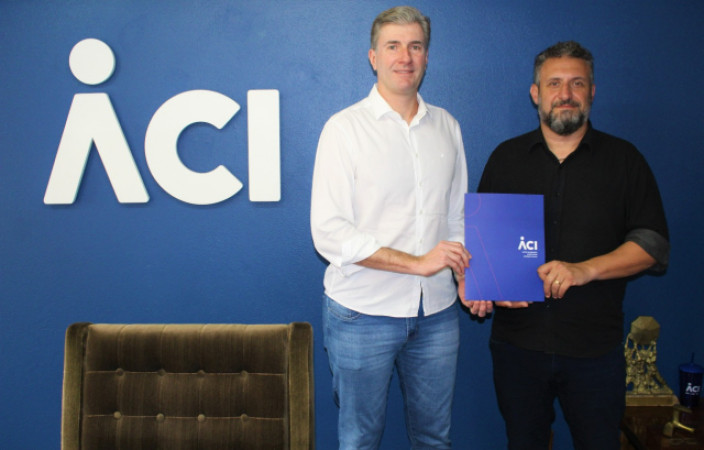 ACI entrega documento com propostas ao deputado Issur Koch