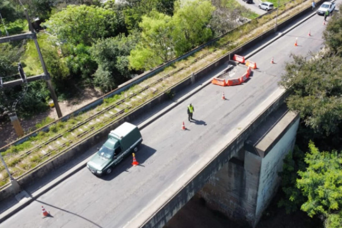 Ponte que liga o Brasil à Argentina tem trânsito liberado após interdição para veículos pesados