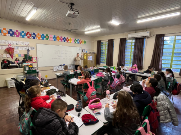 Mais escolas municipais contam aula de língua alemã na grade curricular