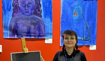 Exposição Azul e Roxo no Espaço Conexão