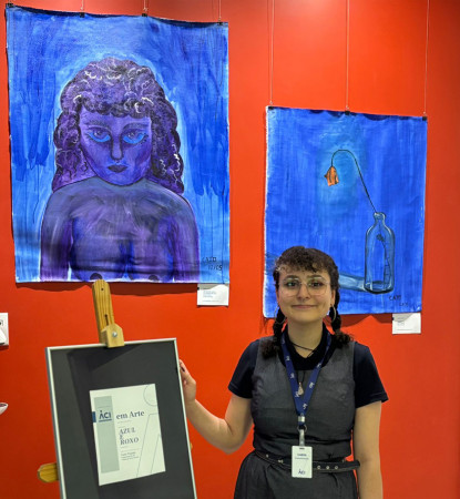 Exposição Azul e Roxo no Espaço Conexão