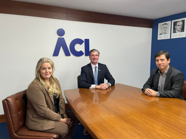 Delegado e delegada adjunta da RF visitam ACI