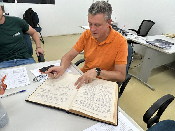 Robinson Klein reassume presidência