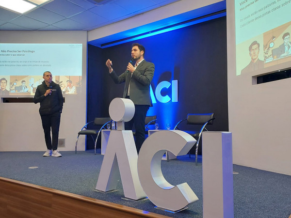 Vendedor que conhece perfil do cliente ativa emoções certas e obtém mais sucesso