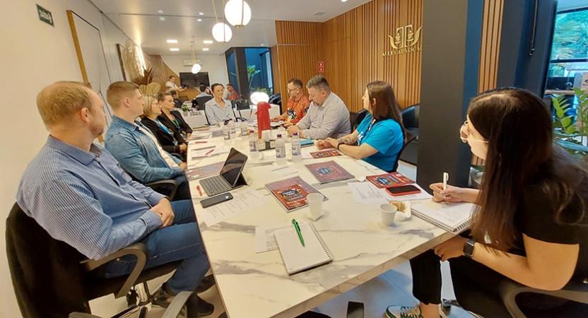 Secretário de turismo e cultura participa de reunião