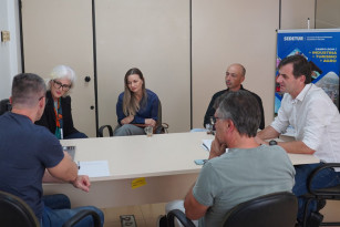 Prefeitura e sindicatos debatem qualificação profissional para setor calçadista