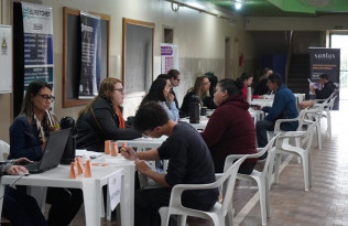 Mutirão de Empregos mobiliza candidatos e dá largada às inscrições dos cursos do RS Qualificação