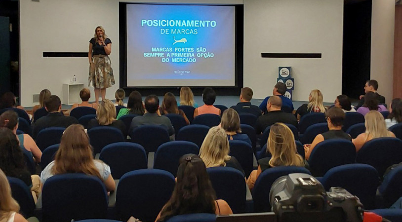 “Não se constrói marca apenas com algoritmo de aplicativo”, diz estrategista