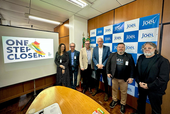 Em busca de apoio à The South Base