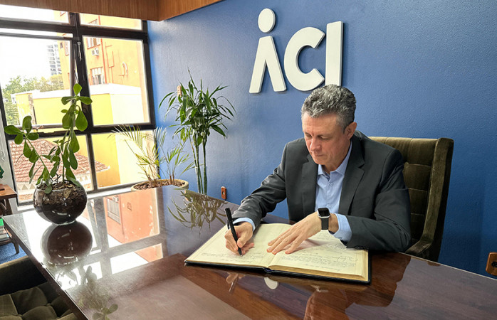 Robinson Klein reassume presidência