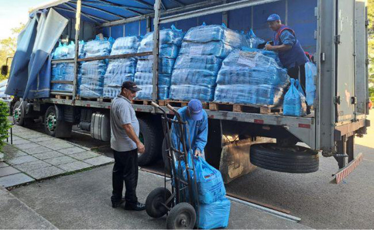 Fenac centraliza doações de alimentos