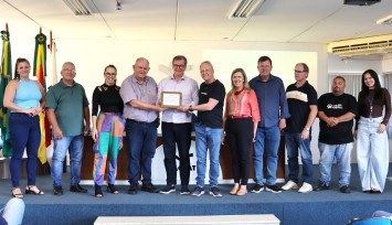 Delmar Backes recebe placa de reconhecimento do Corede Paranhana/Encosta da Serra