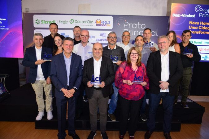 Empresas aniversariantes recebem homenagem durante Prato Principal