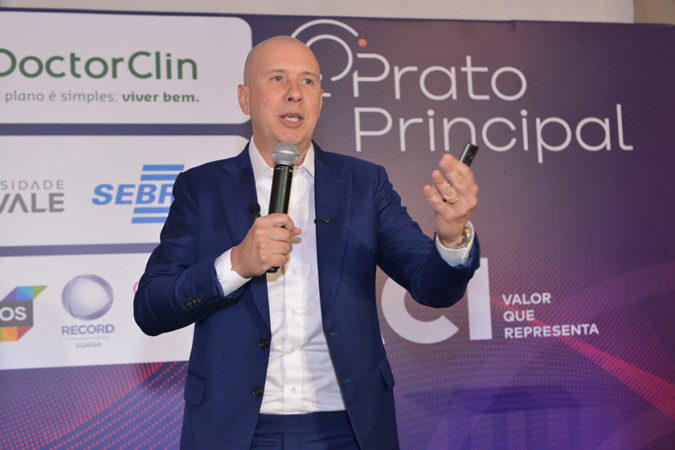“Se sua empresa não está crescendo, ela está morrendo”, diz palestrante do Prato Principal