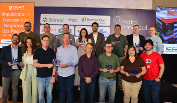 Empresas aniversariantes em novembro recebem homenagem