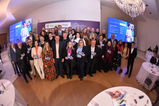 Empresas aniversariantes recebem homenagem