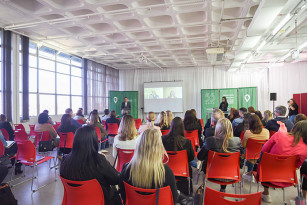 Feevale apresenta experiência finlandesa na proibição de celulares na escola