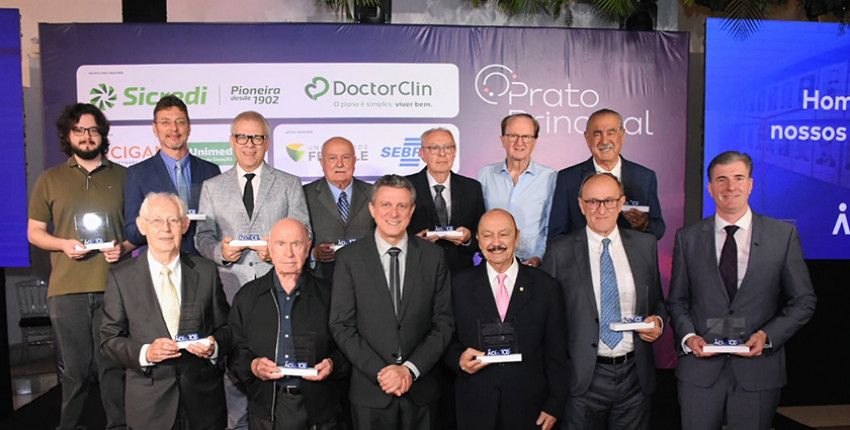 Ex-presidentes recebem homenagem pela contribuição aos 105 anos de história e êxito da ACI