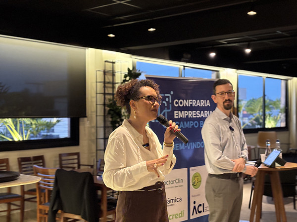 Em vez de tentar controlá-las, deve-se buscar utilizar as emoções de forma positiva