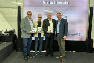 Livro dos 105 anos da ACI é entregue a lideranças empresariais