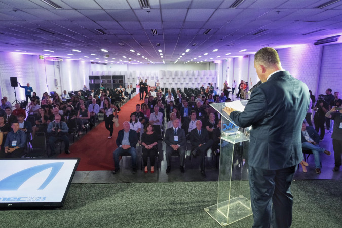 Fimec inicia e conecta o setor coureiro-calçadista do mundo em Novo Hamburgo