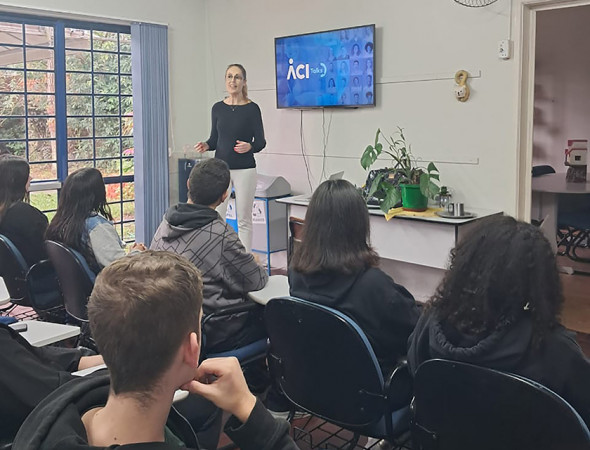 Escolas podem agendar participação no Projeto ACI Talks