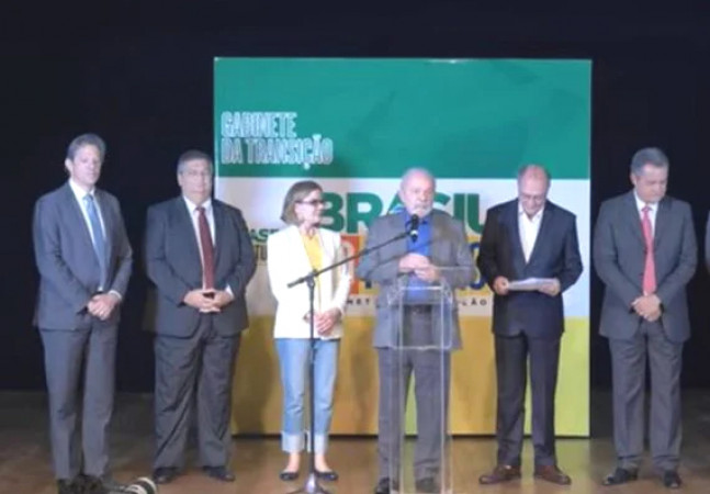 Lula anuncia primeiros ministros