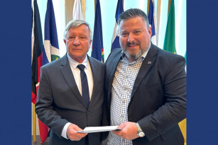 José Agnelo Seger, diretor-presidente do Grupo Herval, recebe a Medalha do Mérito Farroupilha