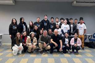 Alunos do Projeto Vencer participaram de um bate-papo com o presidente da ACI